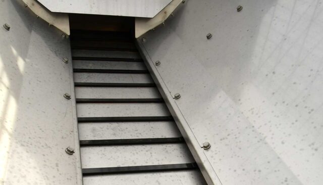 chain conveyor material delivery