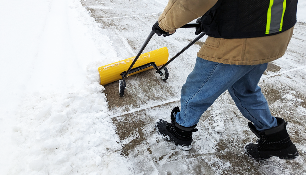 wheeled shovel in-use